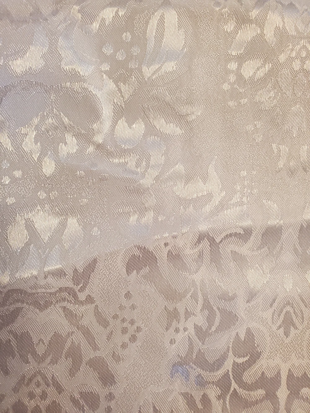 Home Collection White Jacquard Floral Table Runner